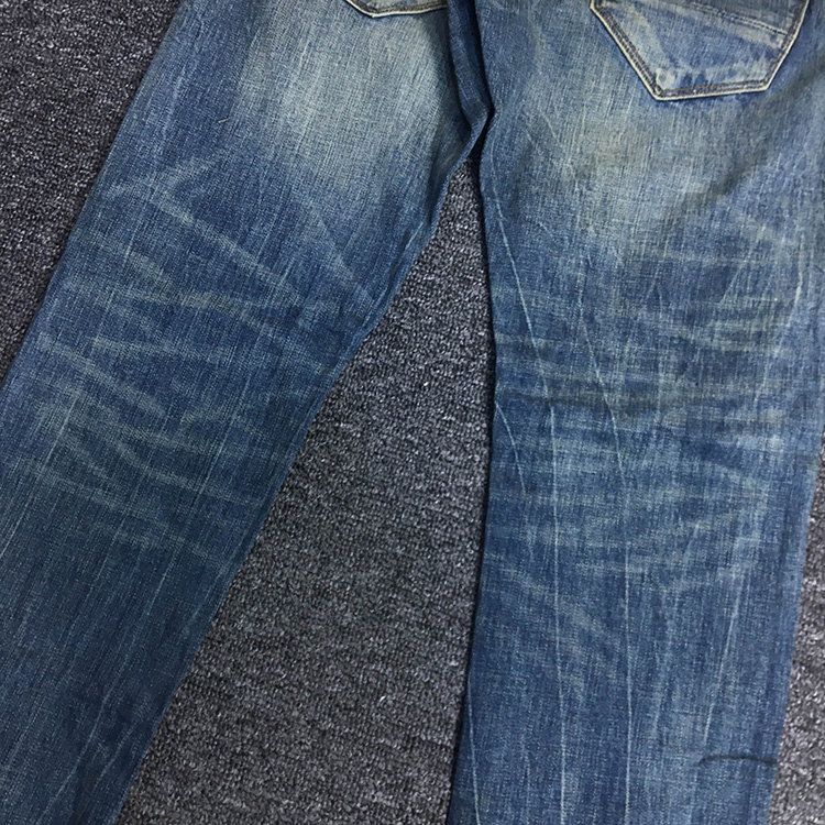 メンズマイクロストレッチデニムジーンズ、ウォッシュドコットン - Levis Jeans 501 のレビューと価格